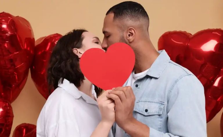 Kiss Day 2024: क्यों मनाया जाता है किस डे, जानिए क्या हैं Kiss करने के फायदे