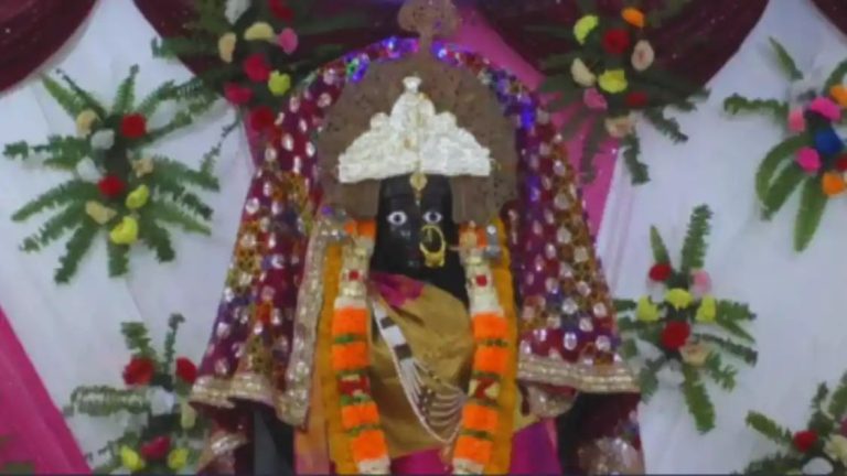 Basant Panchami Special: मां सरस्वती के द्वादश विग्रह रूपों के लिए प्रसिद्ध है यह मंदिर, सभी छात्र लेते हैं आशीर्वाद