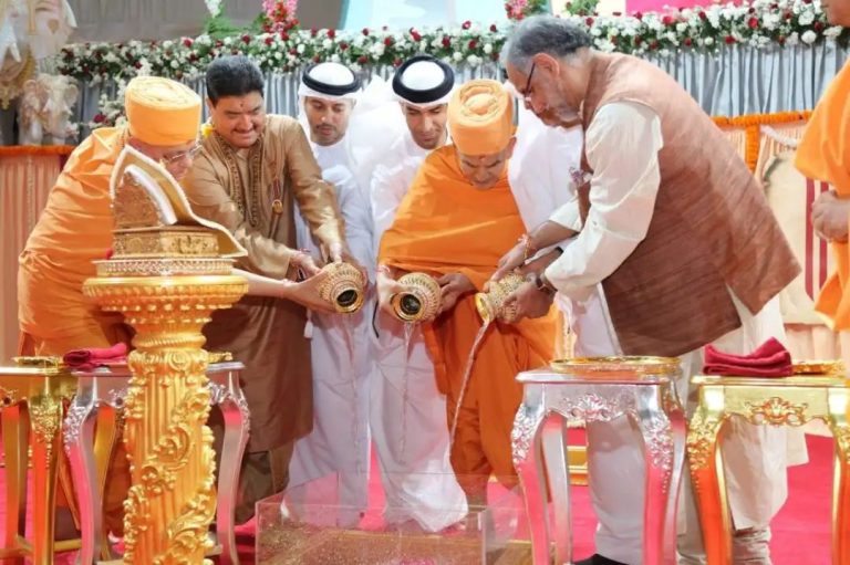 Abu Dhabi Temple शरिया कानून के बावजूद कैसे बना अबू धाबी में पहला हिंदू मंदिर, किसके मन में आया विचार?