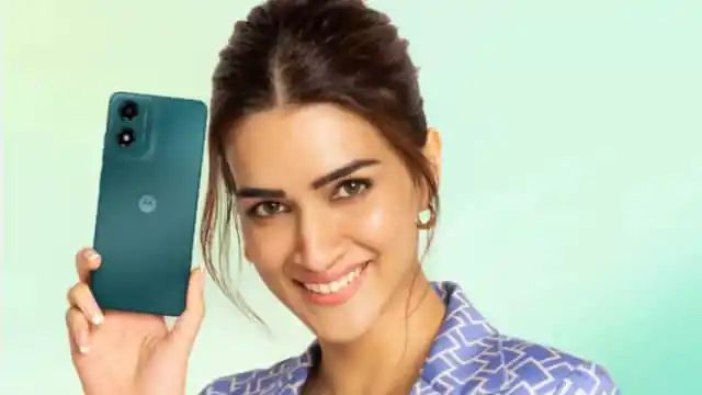 Moto यूजर्स की हुई चांदी: Motorola लाया गजब का स्मार्टफोन, हटके है इसका स्टाइल और कलर, कीमत ₹6999