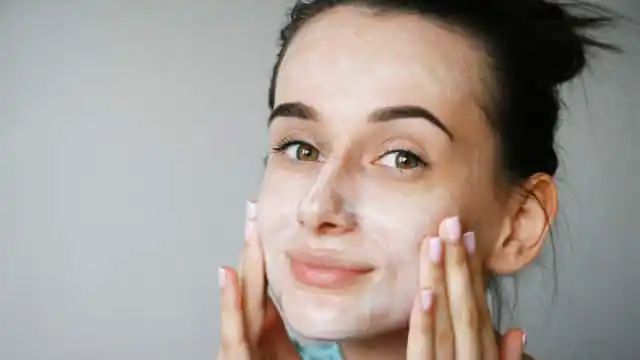 Facial At Home: घर में ही चेहरे की रंगत निखर जाएगी, ऐसे करें दूध से फेशियल