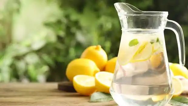 Lemon water benefits : दिन की शुरूआत नींबू पानी से करेंगे तो सेहत को मिलेंगे 5 बड़े लाभ