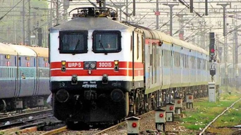 Indian Railway New Service: IRCTC लाया नया फीचर, कंफर्म टिकट होने पर ही कटेंगे पैसे