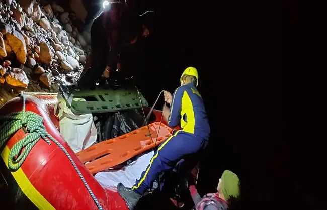 यमुनोत्री हाईवे पर कार यमुना नदी में गिरी, छह लोगों की मौत, मुख्यमंत्री ने जताया दुख