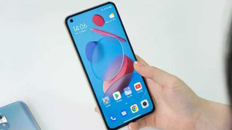 स्मार्टफोन में अगर आप भी लगाते है UV स्क्रीन प्रोटेक्टर तो हो जाए सावधान, Xiaomi ने जारी किया अबतक का सबसे बड़ा अलर्ट