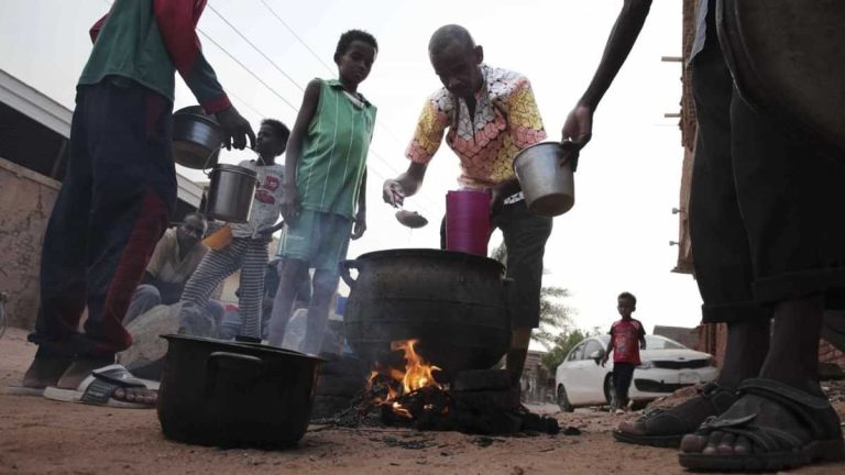 Sudan Hunger Crisis: जिस देश की भूख को सबने किया नजरअंदाज वहां सऊदी भेज रहा मदद
