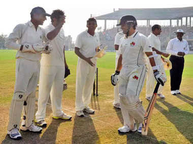 पहले आईपीएल से संन्यास, उसके बाद तक खेले रणजी, आज के खिलाड़ियों को सचिन तेंदुलकर से सीखना चाहिए