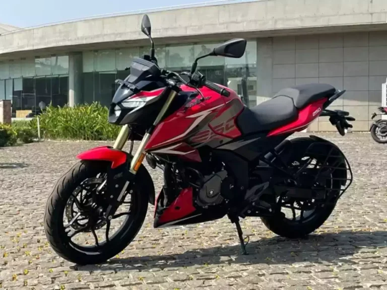 Bajaj ने लॉन्च की अपनी सबसे दमदार बाइक, Karizma को छोड़ा पीछे