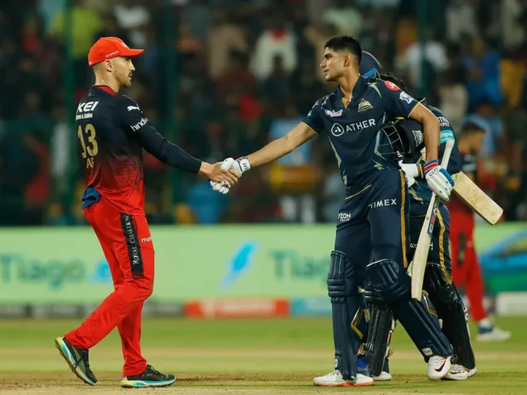 GT vs RCB, LIVE IPL 2024: बेंगलुरु ने टॉस जीतकर चुनी बॉलिंग, मैक्सवेल की प्लेइंग-11 में वापसी