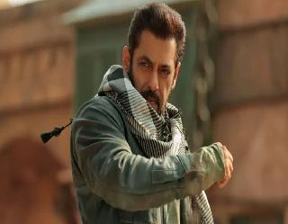 Salman Khan की जान पर मंडरा रहा खतरा गोलीबारी के बाद एक्टर के घर बदलने की हो रही चर्चा