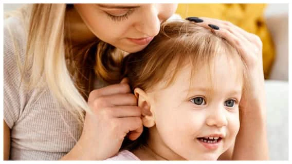 जानें, बच्चों के कान में तेल डालना चाहिए या नहीं, क्या कहते हैं एक्सपर्ट