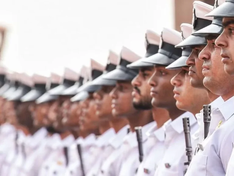 Indian Navy vacancy 2024 : नेवल डॉकयार्ड में 300 से ज्यादा पदों पर निकली भर्ती, 8वीं पास कर सकते हैं अप्लाई