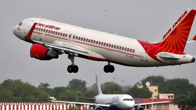 20 घंटे लेट हुई फ्लाइट, Air India को मिला कारण बताओ नोटिस