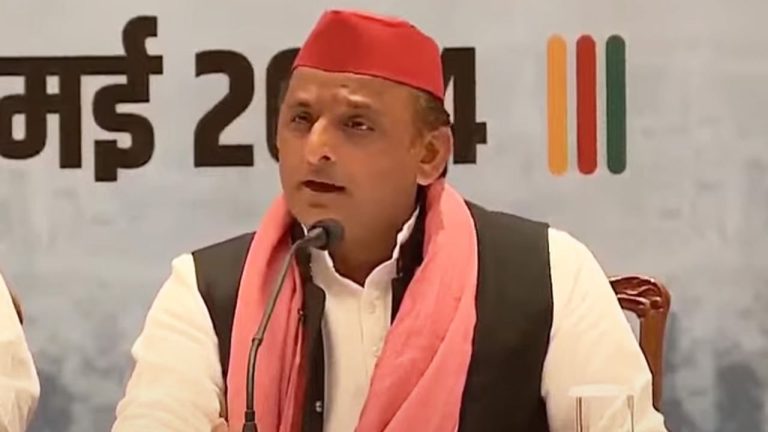 ‘हमारे प्रत्याशी को किया गया नजरबंद’, सपा का चुनाव आयोग से सवाल- क्या यही आपकी निष्पक्षता है