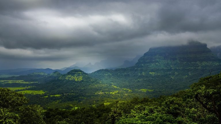 मानसून में और खूबसूरत हो जाती हैं ये जगहें, इनके आगे मनाली-शिमला भी फेल