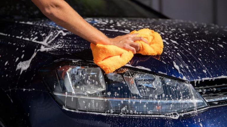 Car Washing Tips: हफ्ते में 2 बार धो रहे हैं कार तो हो जाएं सावधान, कबाड़ हो जाएगी गाड़ी