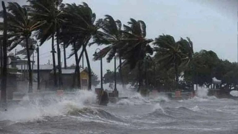 बंगाल की तरफ बढ़ रहा साइक्लोन रेमल मचा सकता है तबाही, मौसम विभाग ने जारी का किया अलर्ट