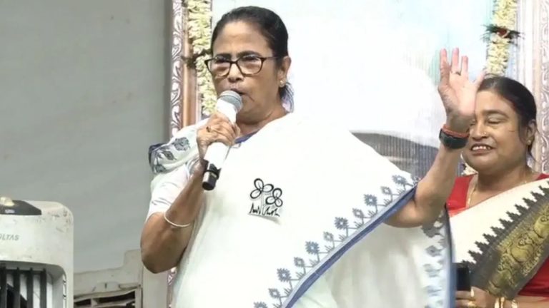 ममता गुस्से से हुईं लाल! मंच से ही TMC विधायक से नाता तोड़ने का कर दिया ऐलान