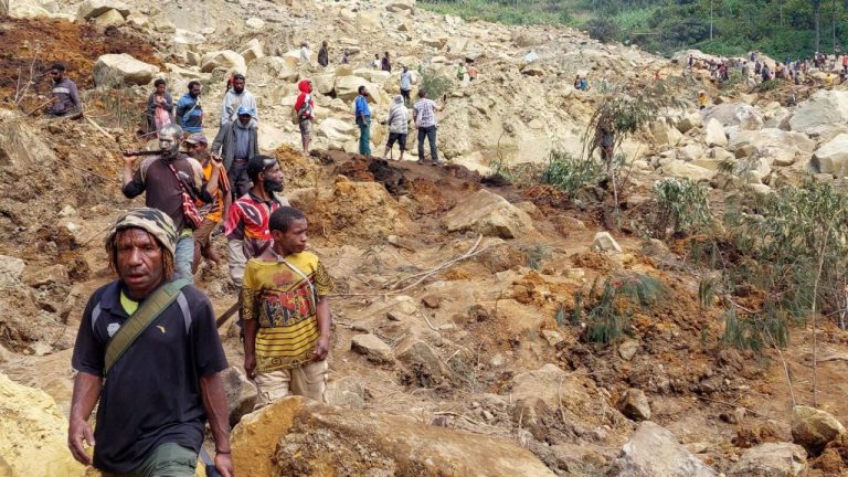 पापुआ न्यू गिनी: भूस्खलन ने मचाई तबाही, 2000 लोग जिंदा दफन, बचाव कार्य जारी