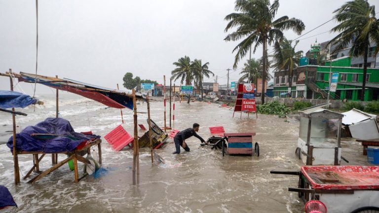 120 KM रफ्तार की हवाओं के साथ बारिश, बंगाल में शुरू हुआ ‘रेमल’ का कहर