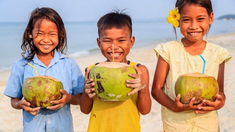 Coconut Water: किस नारियल में है सबसे ज्यादा पानी? इन 3 टिप्स से करें पता