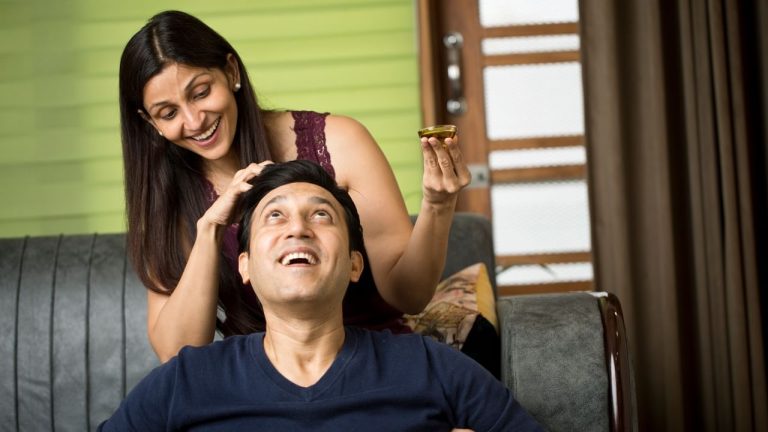 Benefits Of Hair Massage: बढ़ती गर्मी में सिर को ठंडा रखेगी ये मालिश, जानें इसके फायदे