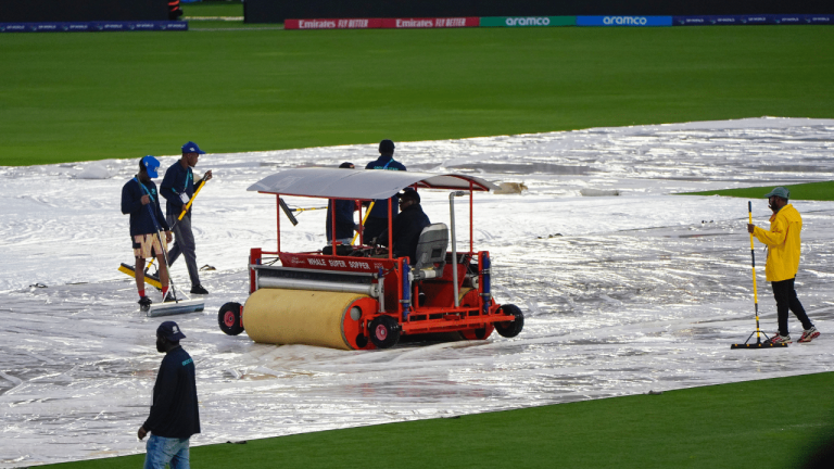 T20 World Cup: पाकिस्तान के बाहर होने पर सिद्धू ने खोली ICC की पोल, गावस्कर ने भी की खिंचाई