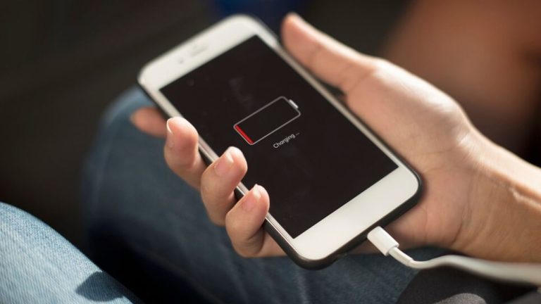 iPhone Battery: आईफोन में आ रहा चार्जिंग इशू? ऐसे होगा ठीक