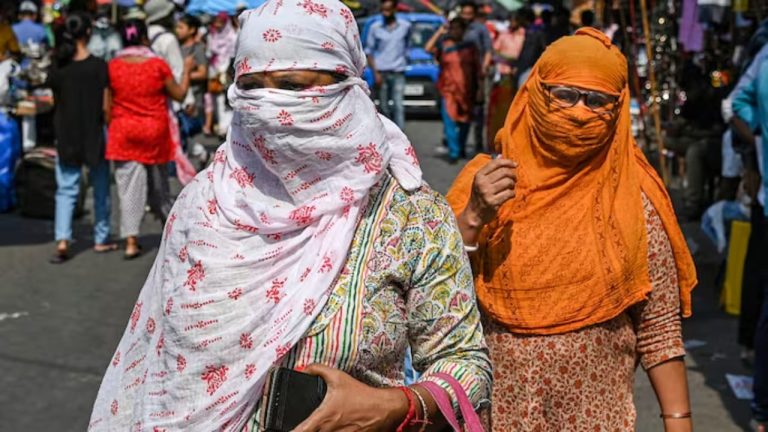 कराची में जानलेवा गर्मी, 4 दिन में 450 की मौत, दफनाने के लिए जगह पड़ी कम