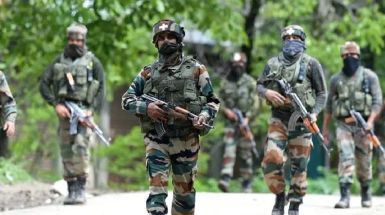 जम्मू-कश्मीर: राजौरी में सेना की चौकी और वीडीजी के घर पर हमले की कोशिश नाकाम, एक आतंकी ढेर