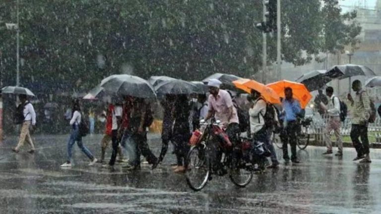 Monsoon 2024: केरल में झमाझम बारिश से भूस्खलन और जलभराव,UP-बिहार और दिल्ली में कब बरसेंगे बदरा?