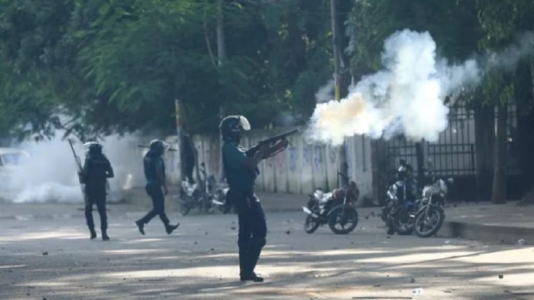 बांग्लादेश में आरक्षण को लेकर घमासान, हिंसक प्रदर्शन में अब तक 25 की मौत