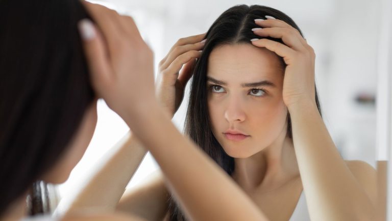 Hair Care Tips : जिद्दी डैंड्रफ को कम करने के लिए काफी असरदार हैं ये 5 चीजें