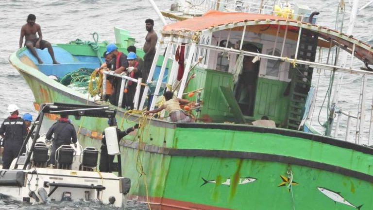 आईसीजी ने 11 मछुआरों को रेस्क्यू किया, केरल में फंसी थी नाव
