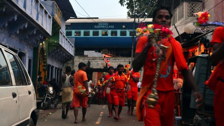 कांवड़ यात्रा पर जाते समय साथ ले जाना न भूलें ये जरूरी चीजें