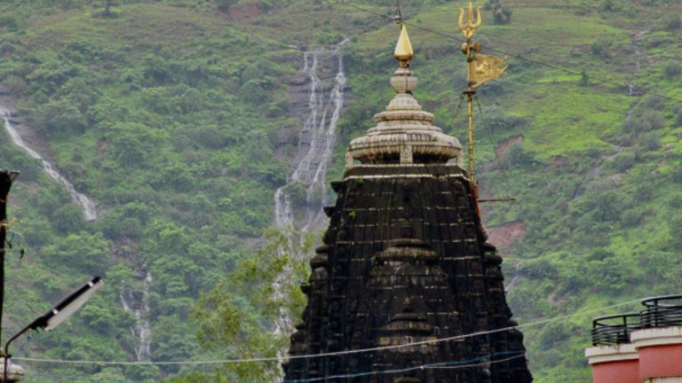 सावन में घूमने के लिए बेस्ट है महाराष्ट्र, यहां पर हैं महादेव के ये 5 प्राचीन और भव्य मंदिर