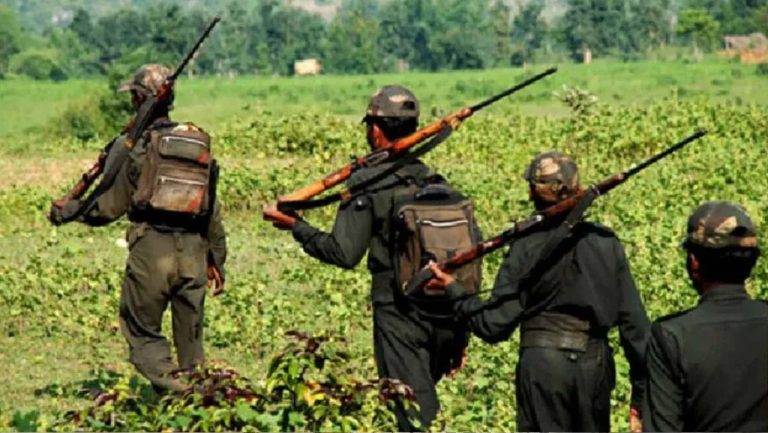 महाराष्ट्र-छत्तीसगढ़ बॉर्डर पर मुठभेड़, पुलिस के C-60 कमांडो ने मार गिराए 12 नक्सली