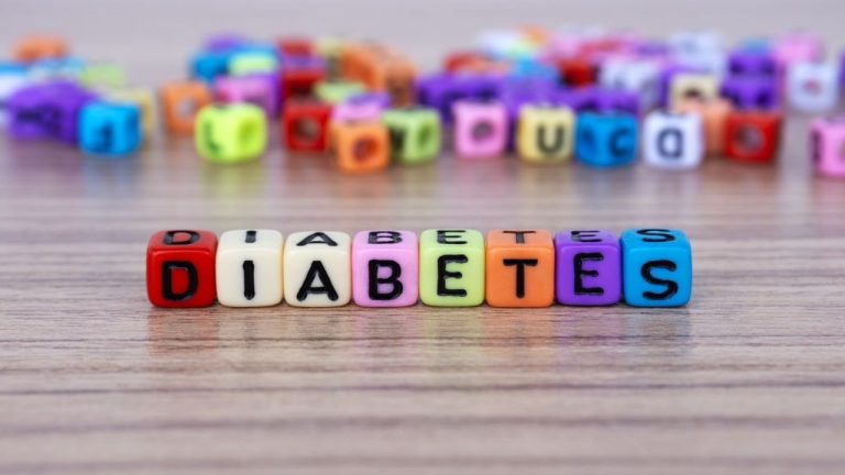 Diabetes symptoms : क्या शरीर पर खुजली होना भी डायबिटीज का लक्षण है? एक्सपर्ट्स से जानें