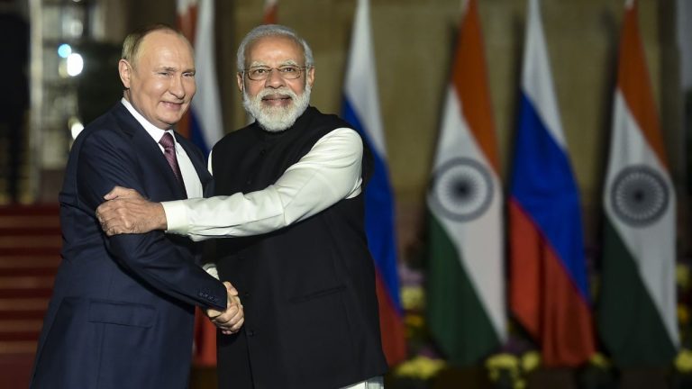 पीएम मोदी का रूस दौरा… चीन-अमेरिका को संदेश तो भारत के लिए हैं ये मायने