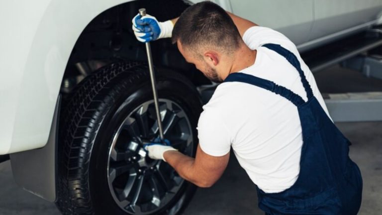 Wheel Alignment खराब होने पर कार देगी ये संकेत, नजरअंदाज किया तो पड़ेगा भारी