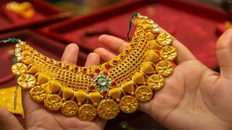 Gold Silver Price: त्योहारों की चमक ने चमकाया सोना, चांदी की कीमतें भी काट रही बवाल