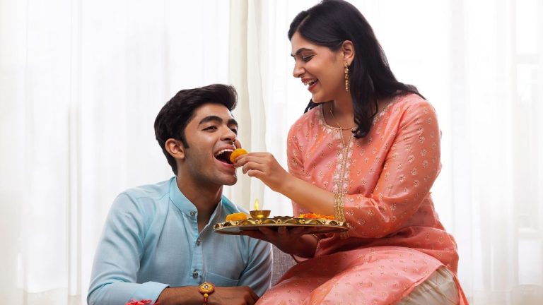 Raksha Bandhan: रूठी बहन मान जाएगी! राखी पर आजमाकर देख लें ये 3 टिप्स