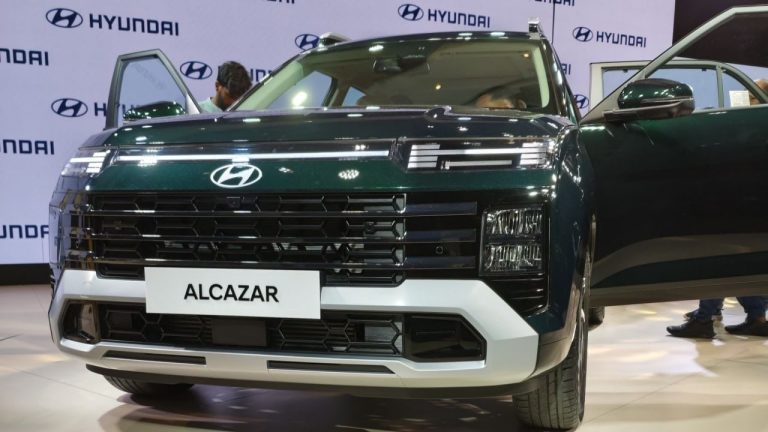 2024 Hyundai Alcazar Mileage: 1 लीटर तेल में कितना दौड़ेगी नई अल्काजार? माइलेज का हुआ खुलासा