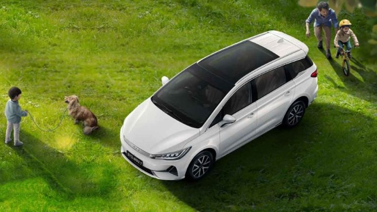 BYD eMAX 7: फुल चार्ज में 530 किमी दौड़ने वाली इलेक्ट्रिक कार की बुकिंग शुरू, खरीदने पर बचेंगे 51 हजार रुपये