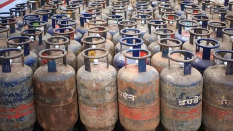 कमर्शियल LPG सिलेंडर की कीमतों में 39 रुपये की बढ़ोतरी, यहां देखें नई दरें