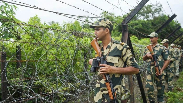 BSF ने पश्चिम बंगाल में भारत-बांग्लादेश सीमा पर बनाए ओपन जिम और बाथरूम, महिलाओं ने जताई खुशी