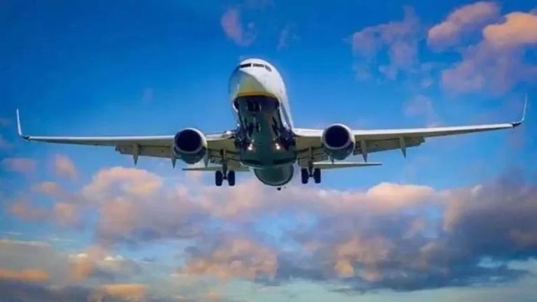 DGCA ने बताया प्लेन एक्सिडेंट्स में कितनी कमी आई, चौंकाने वाले हैं आंकड़े