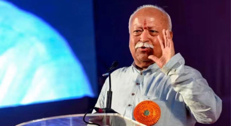 समाज को जाति में बांटने का काम कर रहे राजनीतिक दल, RSS का काम सबको साथ रखना: मोहन भागवत