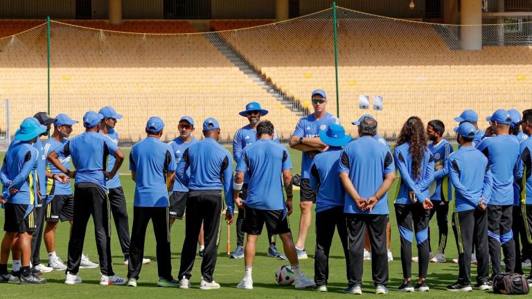 टीम इंडिया ने चेन्नई में शुरू की प्रैक्टिस, गौतम गंभीर खिलाड़ियों को समझा रहे थे, तभी विराट कोहली ने किया ये काम