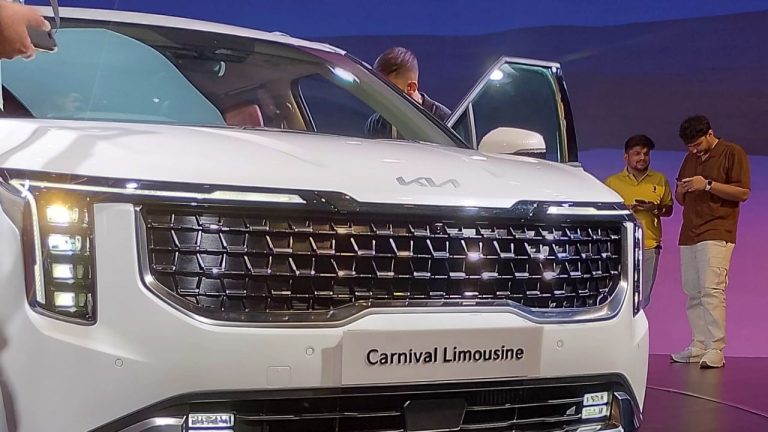 2024 Kia Carnival Limousine भारत में लॉन्च, 8 एयरबैग्स के साथ मिलेंगे 23 सेफ्टी फीचर्स